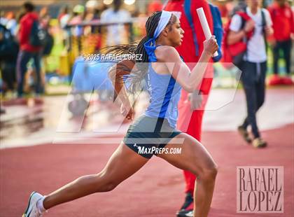 Thumbnail 1 in Panther Relays (4x400M) photogallery.