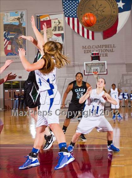 Thumbnail 3 in Barbers Hill vs Clear Falls (UIL 4A Region 3 Semifinal) photogallery.