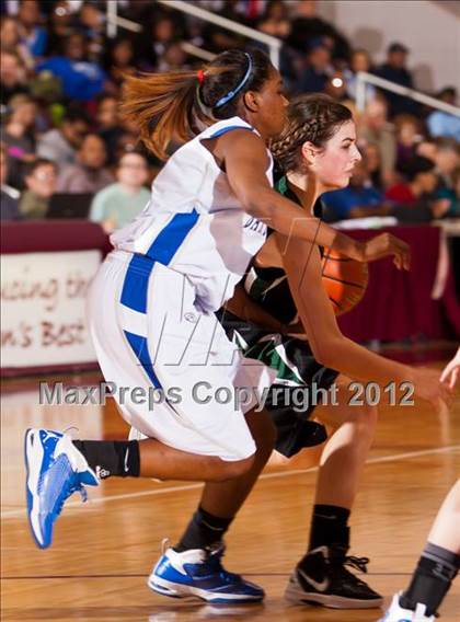 Thumbnail 2 in Barbers Hill vs Clear Falls (UIL 4A Region 3 Semifinal) photogallery.
