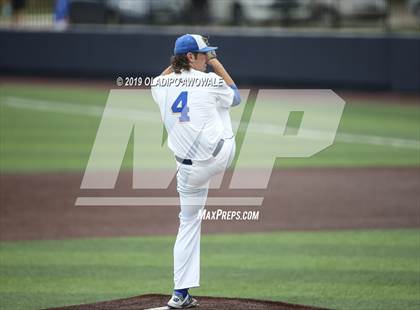 Thumbnail 2 in Corsicana vs. Midlothian (UIL 5A Regional Final) photogallery.