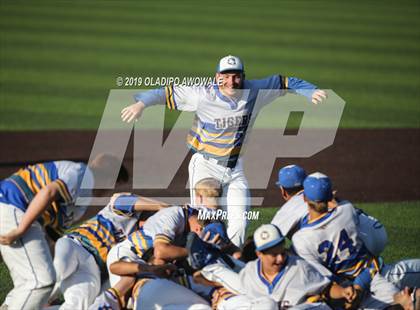 Thumbnail 1 in Corsicana vs. Midlothian (UIL 5A Regional Final) photogallery.