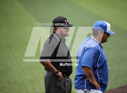 Thumbnail 1 in Corsicana vs. Midlothian (UIL 5A Regional Final) photogallery.