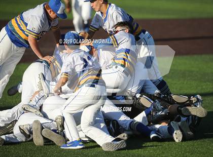 Thumbnail 3 in Corsicana vs. Midlothian (UIL 5A Regional Final) photogallery.