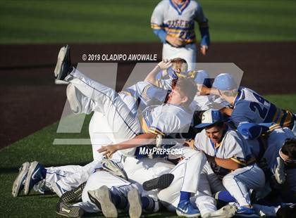 Thumbnail 3 in Corsicana vs. Midlothian (UIL 5A Regional Final) photogallery.