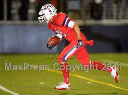 Thumbnail 3 in Tesoro vs. San Clemente (CIF SS Playoffs) photogallery.