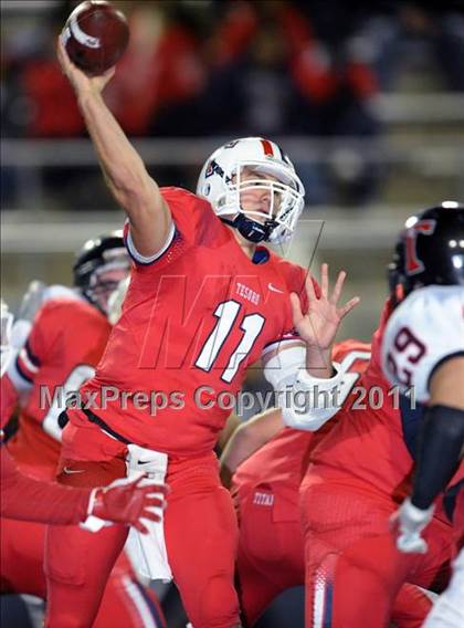 Thumbnail 1 in Tesoro vs. San Clemente (CIF SS Playoffs) photogallery.