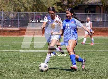 Thumbnail 3 in Winslow vs Camp Verde (Longhorn Invitational) photogallery.