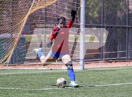 Thumbnail 2 in Winslow vs Camp Verde (Longhorn Invitational) photogallery.