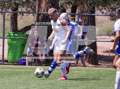 Thumbnail 3 in Winslow vs Camp Verde (Longhorn Invitational) photogallery.