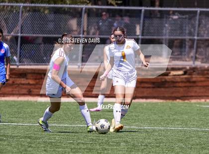 Thumbnail 2 in Winslow vs Camp Verde (Longhorn Invitational) photogallery.