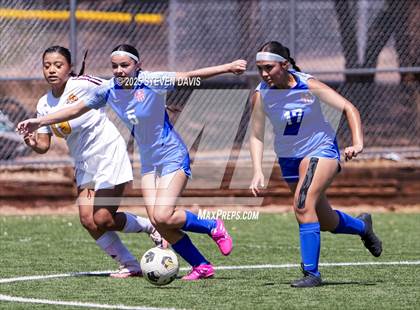 Thumbnail 2 in Winslow vs Camp Verde (Longhorn Invitational) photogallery.