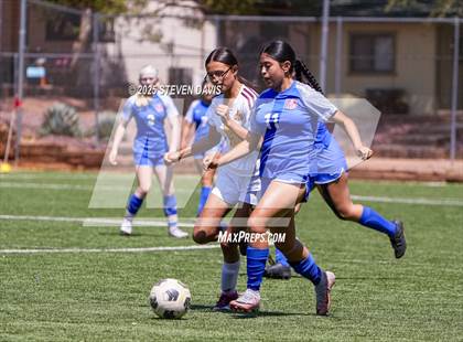 Thumbnail 2 in Winslow vs Camp Verde (Longhorn Invitational) photogallery.
