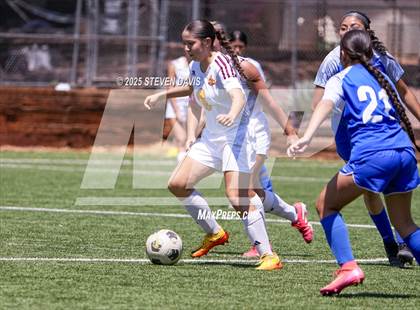 Thumbnail 2 in Winslow vs Camp Verde (Longhorn Invitational) photogallery.