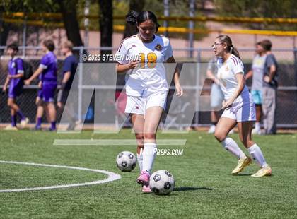 Thumbnail 2 in Winslow vs Camp Verde (Longhorn Invitational) photogallery.