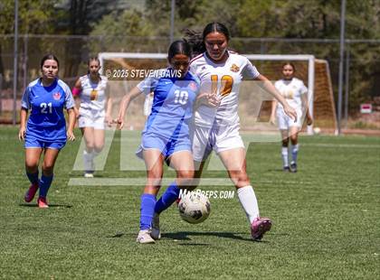 Thumbnail 3 in Winslow vs Camp Verde (Longhorn Invitational) photogallery.