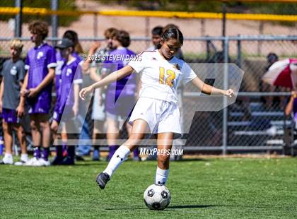 Thumbnail 1 in Winslow vs Camp Verde (Longhorn Invitational) photogallery.