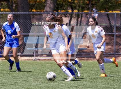 Thumbnail 2 in Winslow vs Camp Verde (Longhorn Invitational) photogallery.