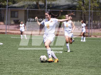 Thumbnail 1 in Winslow vs Camp Verde (Longhorn Invitational) photogallery.