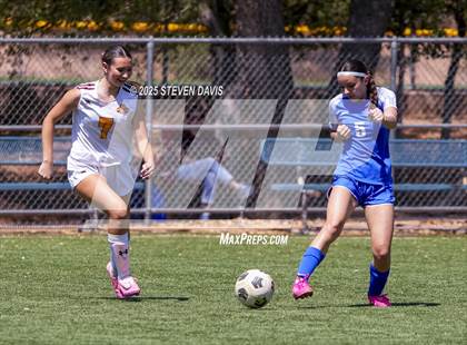 Thumbnail 2 in Winslow vs Camp Verde (Longhorn Invitational) photogallery.