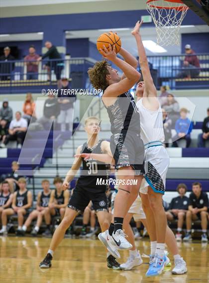 Thumbnail 2 in Maple Mountain vs. Farmington (Charger Tournament of Champions) photogallery.