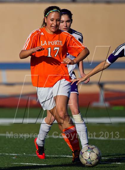 Thumbnail 1 in La Porte vs Morton Ranch (Pearland Shootout) photogallery.
