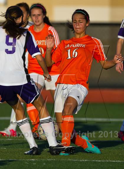 Thumbnail 3 in La Porte vs Morton Ranch (Pearland Shootout) photogallery.