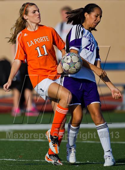 Thumbnail 3 in La Porte vs Morton Ranch (Pearland Shootout) photogallery.