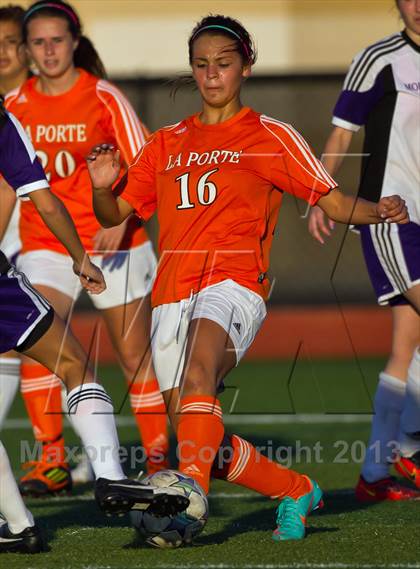 Thumbnail 2 in La Porte vs Morton Ranch (Pearland Shootout) photogallery.