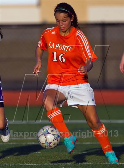 Thumbnail 2 in La Porte vs Morton Ranch (Pearland Shootout) photogallery.