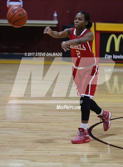 Thumbnail 1 in Archbishop Chapelle vs Riverside Academy (Allstate Sugar Bowl Classic) photogallery.