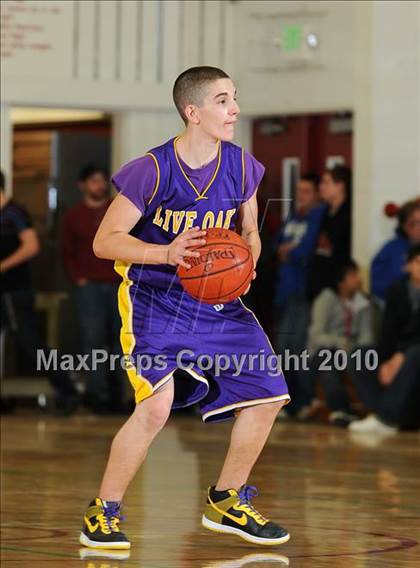 Thumbnail 1 in Maxwell vs. Live Oak photogallery.