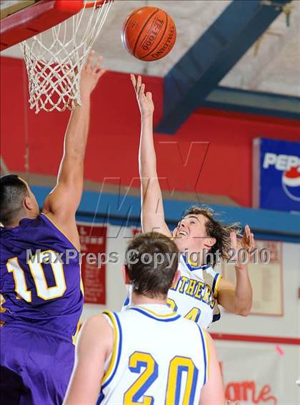 Thumbnail 2 in Maxwell vs. Live Oak photogallery.