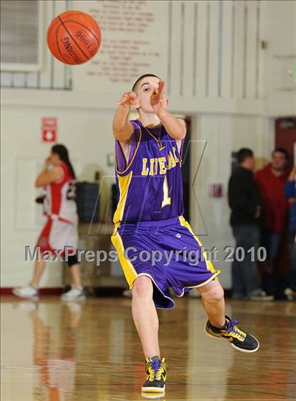 Thumbnail 2 in Maxwell vs. Live Oak photogallery.