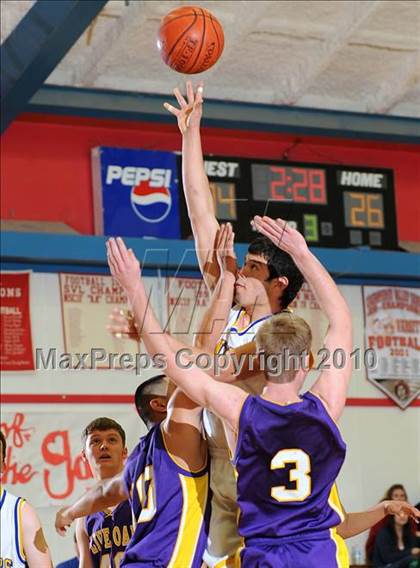 Thumbnail 3 in Maxwell vs. Live Oak photogallery.
