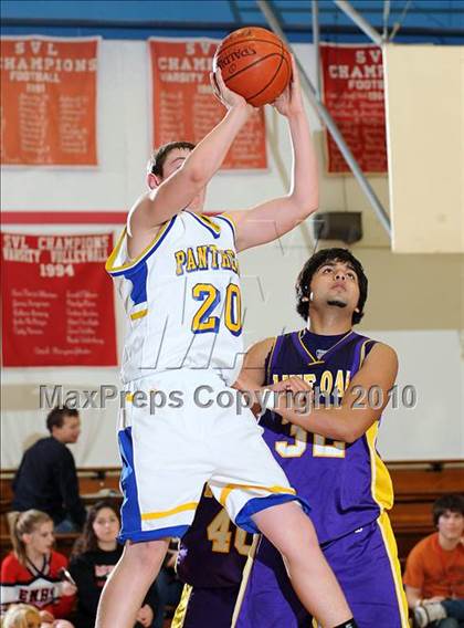 Thumbnail 2 in Maxwell vs. Live Oak photogallery.