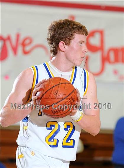 Thumbnail 2 in Maxwell vs. Live Oak photogallery.