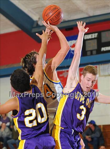 Thumbnail 3 in Maxwell vs. Live Oak photogallery.