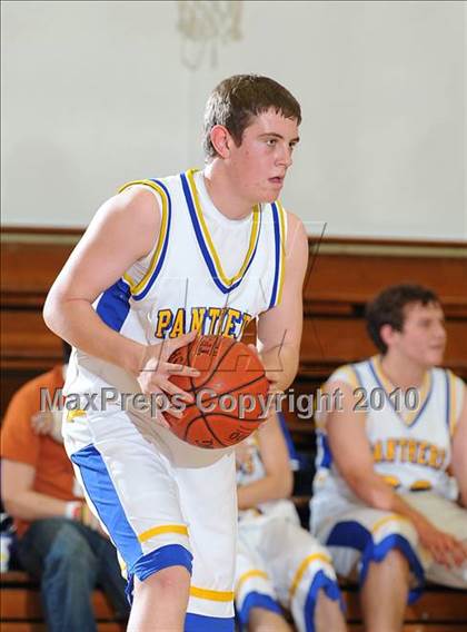Thumbnail 2 in Maxwell vs. Live Oak photogallery.