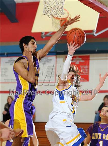 Thumbnail 3 in Maxwell vs. Live Oak photogallery.
