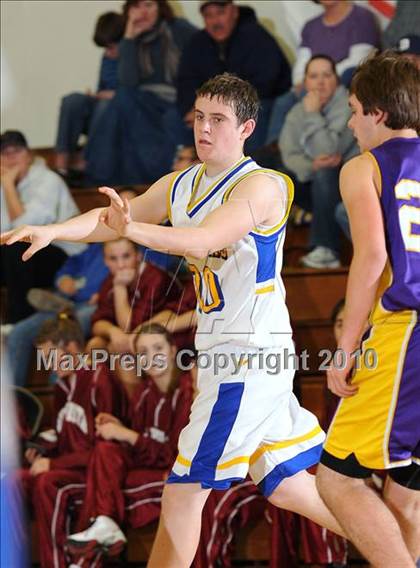 Thumbnail 2 in Maxwell vs. Live Oak photogallery.