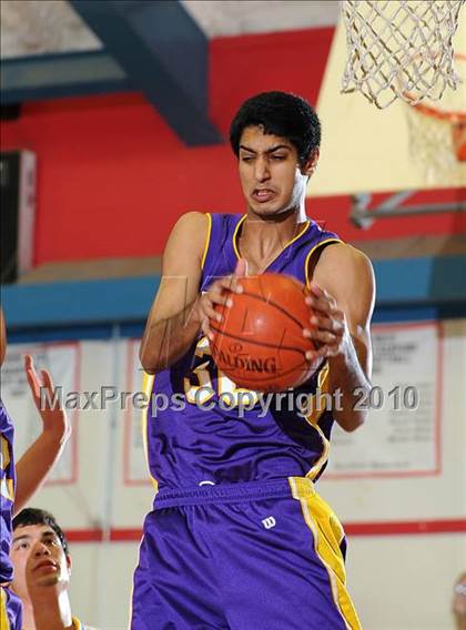 Thumbnail 1 in Maxwell vs. Live Oak photogallery.