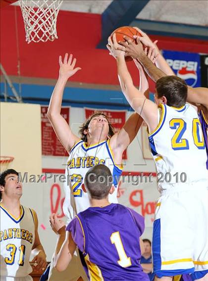 Thumbnail 1 in Maxwell vs. Live Oak photogallery.