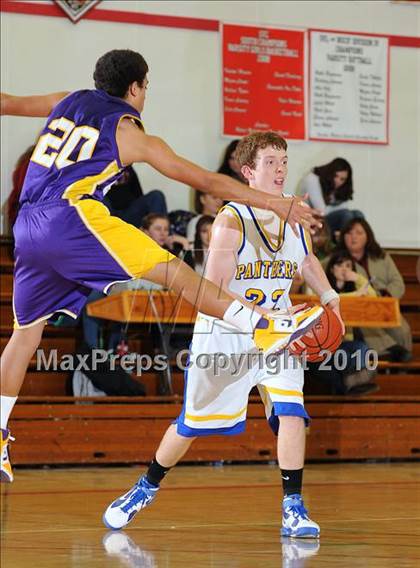 Thumbnail 3 in Maxwell vs. Live Oak photogallery.