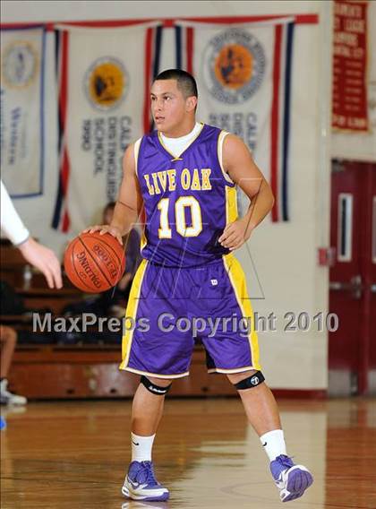Thumbnail 1 in Maxwell vs. Live Oak photogallery.