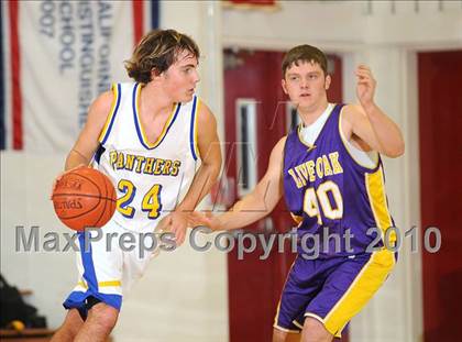 Thumbnail 2 in Maxwell vs. Live Oak photogallery.