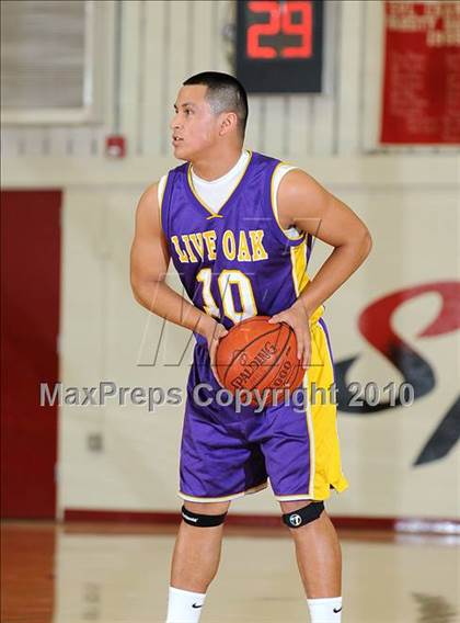 Thumbnail 1 in Maxwell vs. Live Oak photogallery.