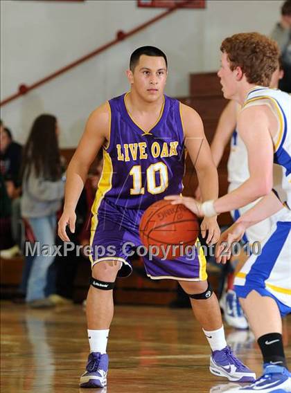 Thumbnail 3 in Maxwell vs. Live Oak photogallery.