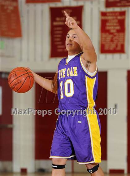Thumbnail 2 in Maxwell vs. Live Oak photogallery.
