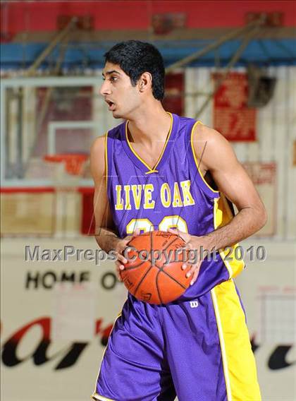 Thumbnail 2 in Maxwell vs. Live Oak photogallery.