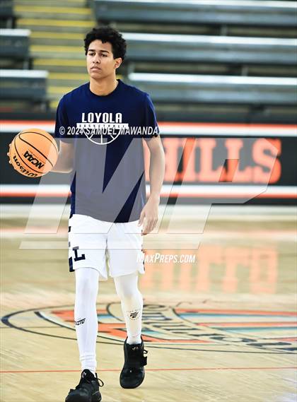 Thumbnail 1 in Loyola vs Poly photogallery.